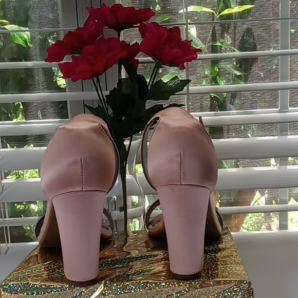 Shoes - Picture 4 of 6